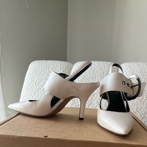 Vince Camuto size 7 white stiletto heels